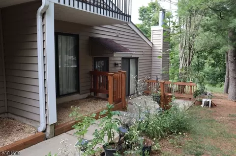 7 Charles Way, Clinton, NJ 08809