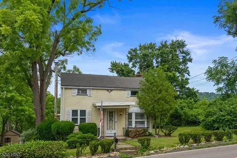 136 Petersburg Rd, Hackettstown, NJ 07840