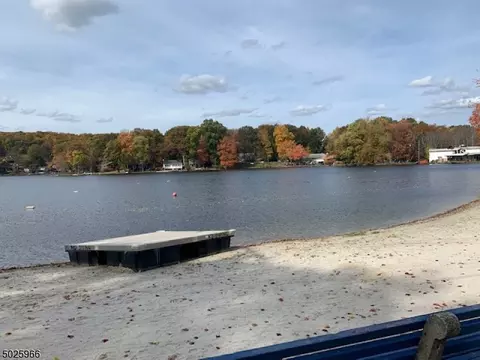 57 E Shore Trl, Sandyston Twp, NJ 07826