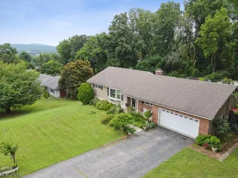 122 Skyview Dr, Washington Twp, NJ 07882