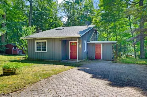 6 Ferndale Rd, West Milford, NJ 07480