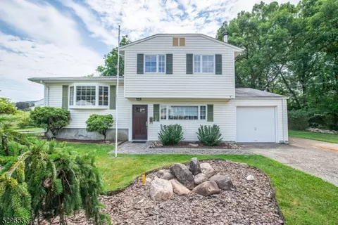 22 Eileen Ct, Wharton, NJ 07885