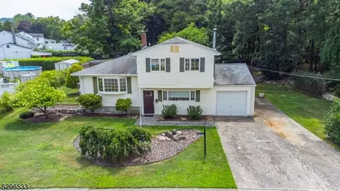 22 Eileen Ct, Wharton, NJ 07885 photo 2
