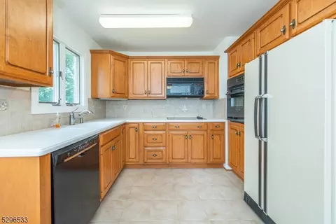 22 Eileen Ct, Wharton, NJ 07885 photo 9