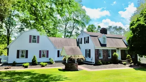 3 Sunnyfield Dr, Readington Twp, NJ 08889