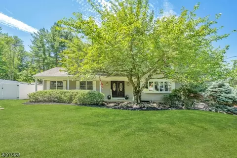 118 Chuckanutt Dr, Oakland, NJ 07436