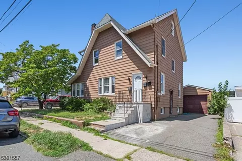 5 Garfield Pl, Totowa, NJ 07512