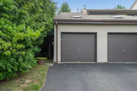 6 Peach Ct, Flemington, NJ 08822