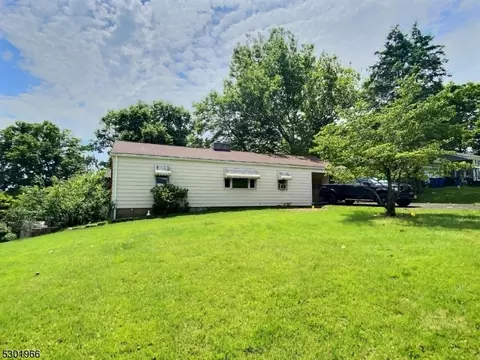 9 Logan Dr, Somerville, NJ 08876