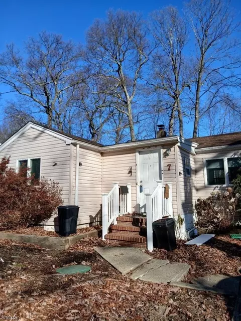 7 Pine St, Jefferson, NJ 07849