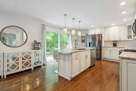 31 Tarn Dr, Morris Plains, NJ 07950