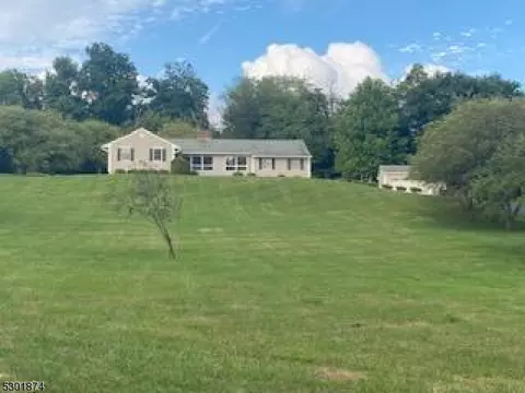 1 Allerton Rd, Lebanon, NJ 08833