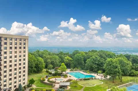 2 Claridge Dr #11LW, Verona, NJ 07044