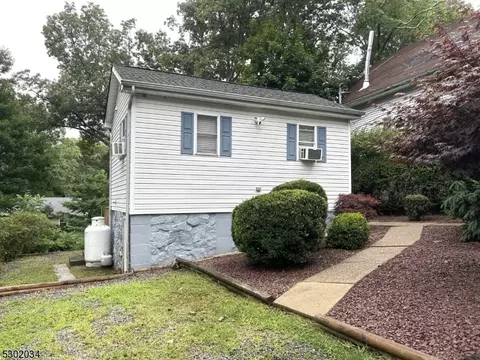 314 W End Ave, Hopatcong, NJ 07843