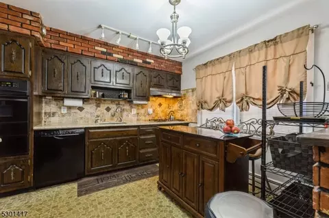 5 Morley Pl, North Haledon, NJ 07508