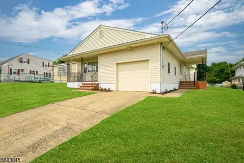 325 N 13th Ave, Manville, NJ 08835