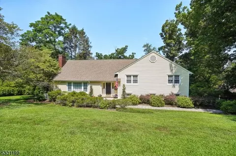 27 Runnymede Rd, Chatham Twp, NJ 07928