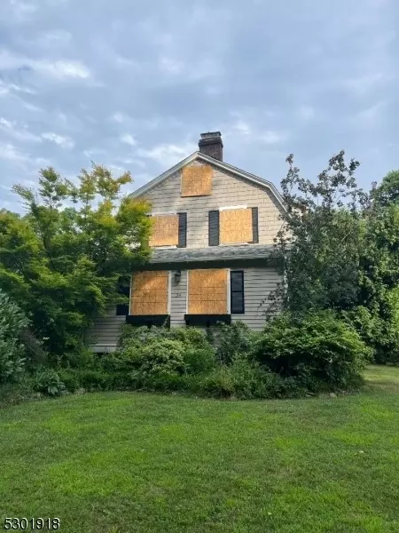 34 Buttonwood Rd, Essex Fells, NJ 07021