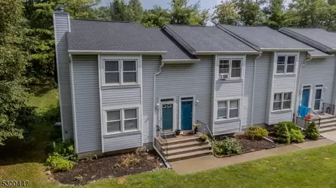 50 Village Dr, Hamburg, NJ 07419