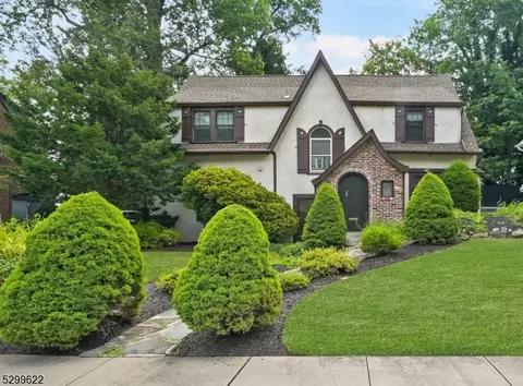 10 Undercliff Ter, West Orange, NJ 07052