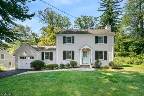15 Old Colony Rd, Bernardsville, NJ 07924