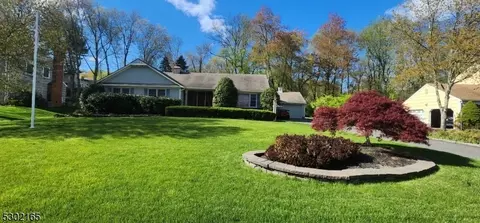 280 Tanglewood Trl, Long Hill, NJ 07933