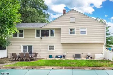 36 Eldorado Dr, Wayne, NJ 07470 photo 4