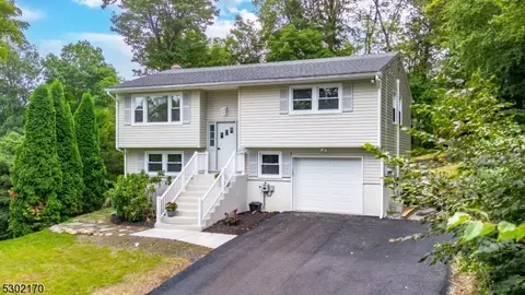 42 Lee Dr, Vernon Twp, NJ 07422