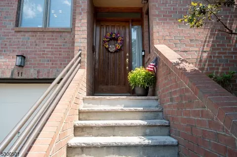 11 Drew Ct, Caldwell, NJ 07006