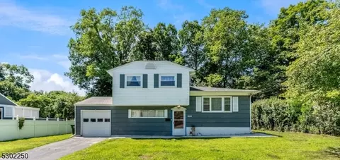 33 Columbia St, Wharton, NJ 07885
