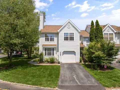 11 Willow Ci, Hamburg, NJ 07419