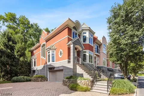 152 Brownstone Ct, Westwood, NJ 07675