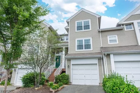 32 Ridgewood Dr, Randolph, NJ 07869
