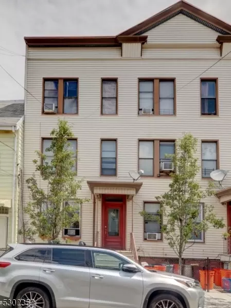 522 28th St, Union City, NJ 07087