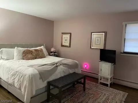 20 Knoll Rd, Wayne, NJ 07470