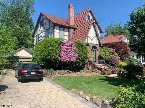 5 Crescent Way, Fort Lee, NJ 07024