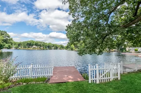 92 Rainbow Trl, Denville, NJ 07834