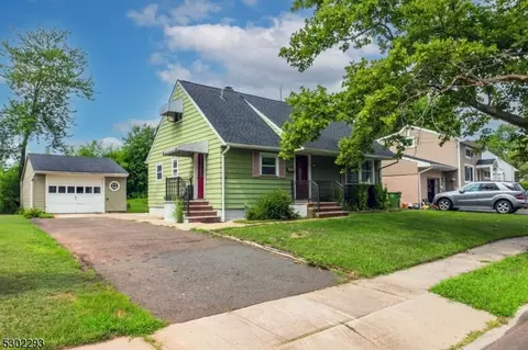66 Independence Dr, Roselle, NJ 07203