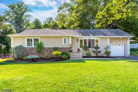 95 Wayne Ct, North Haledon, NJ 07508