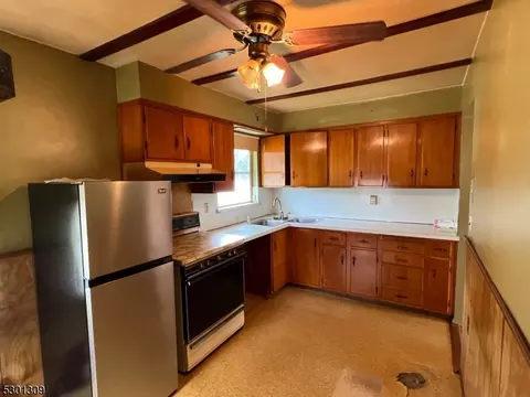 542 Warfield Rd, North Plainfield, NJ 07063 photo 7