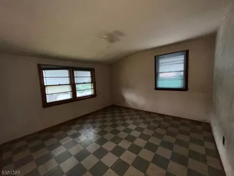 542 Warfield Rd, North Plainfield, NJ 07063 photo 15