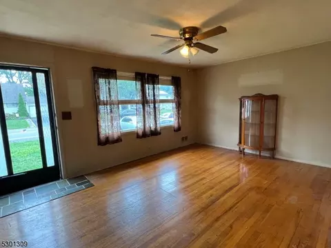 542 Warfield Rd, North Plainfield, NJ 07063 photo 5