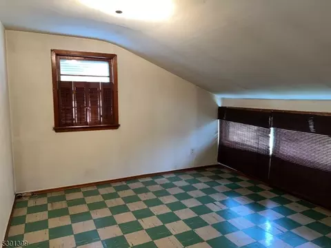 542 Warfield Rd, North Plainfield, NJ 07063 photo 12