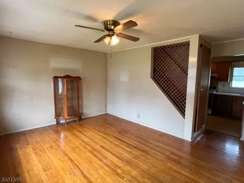542 Warfield Rd, North Plainfield, NJ 07063 photo 4