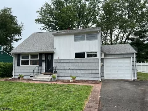 542 Warfield Rd, North Plainfield, NJ 07063 photo 2