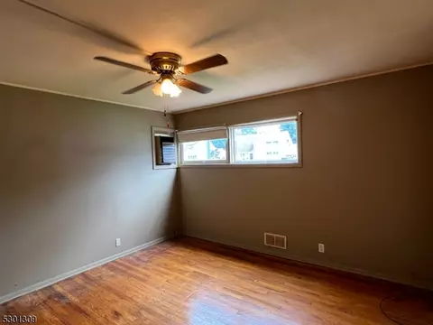 542 Warfield Rd, North Plainfield, NJ 07063 photo 8