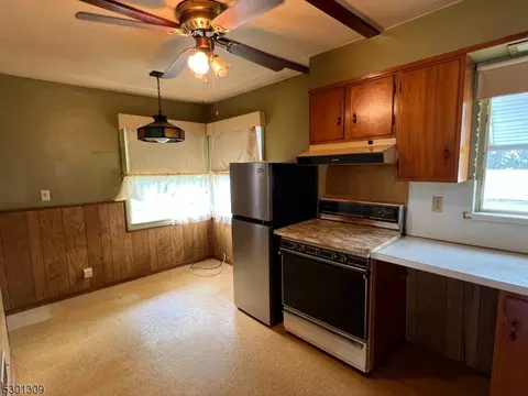 542 Warfield Rd, North Plainfield, NJ 07063 photo 6