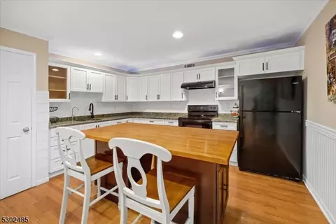 83 Bowfell Ct, Wayne, NJ 07470 photo 6