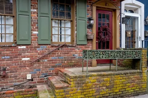 31 Swan St, Lambertville, NJ 08530