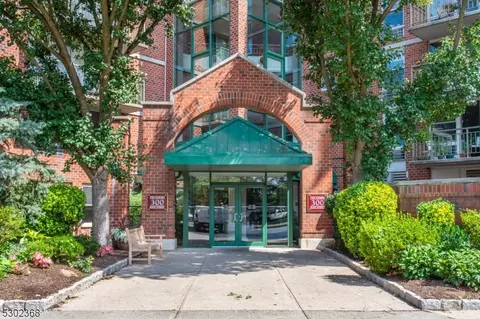 300 Main St #405, Little Falls, NJ 07424